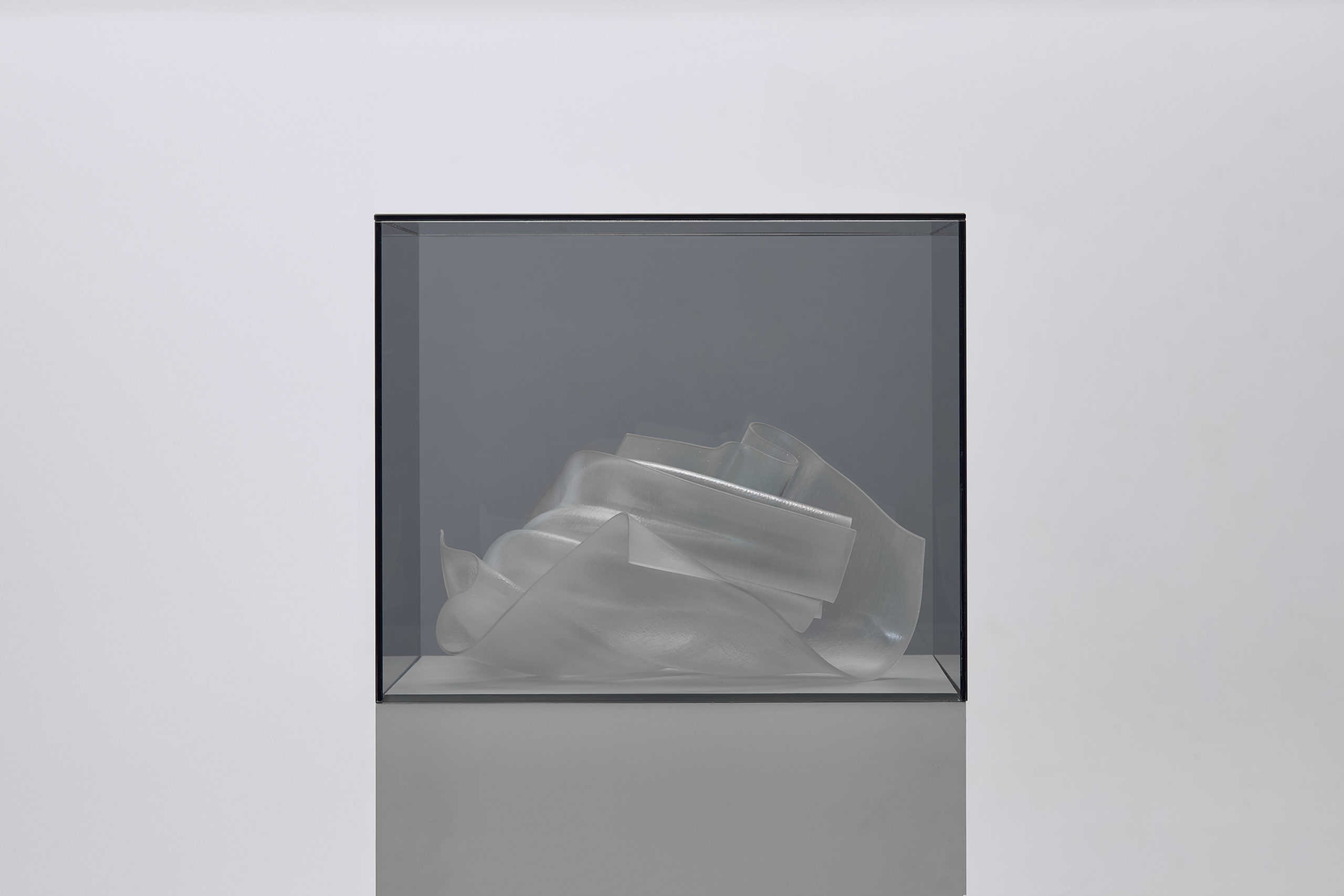 M.Krzeminska BaluchEmotion glass 149x50x502024 2 scaled