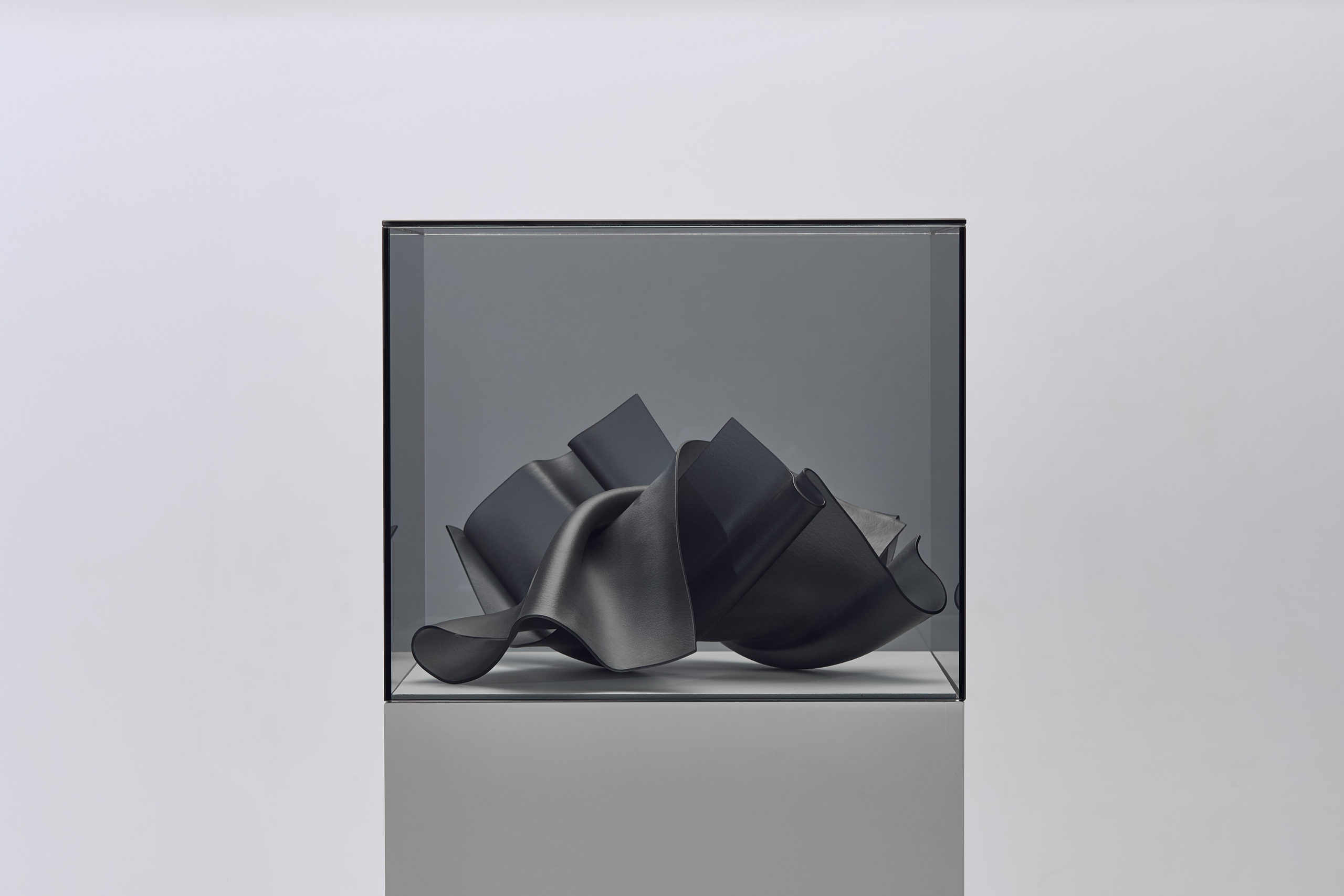 M.Krzeminska BaluchEmotion glass 149x50x502024 scaled